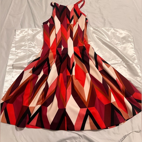 VINCE CAMUTO FORMAL DRESS - Picture 6 of 7